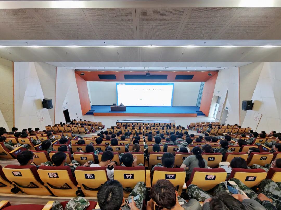 刘秀全校长与徐州工程学院学生交流职业规划