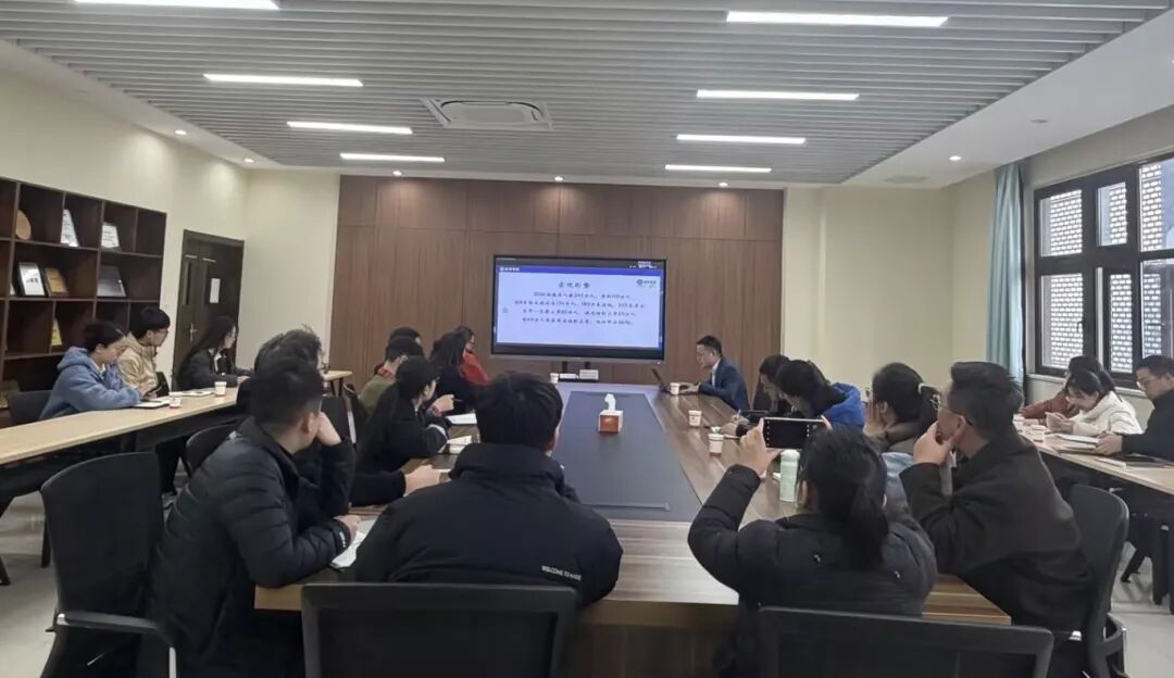 刘校长介绍海学研究生院校选择大数据服务系统
