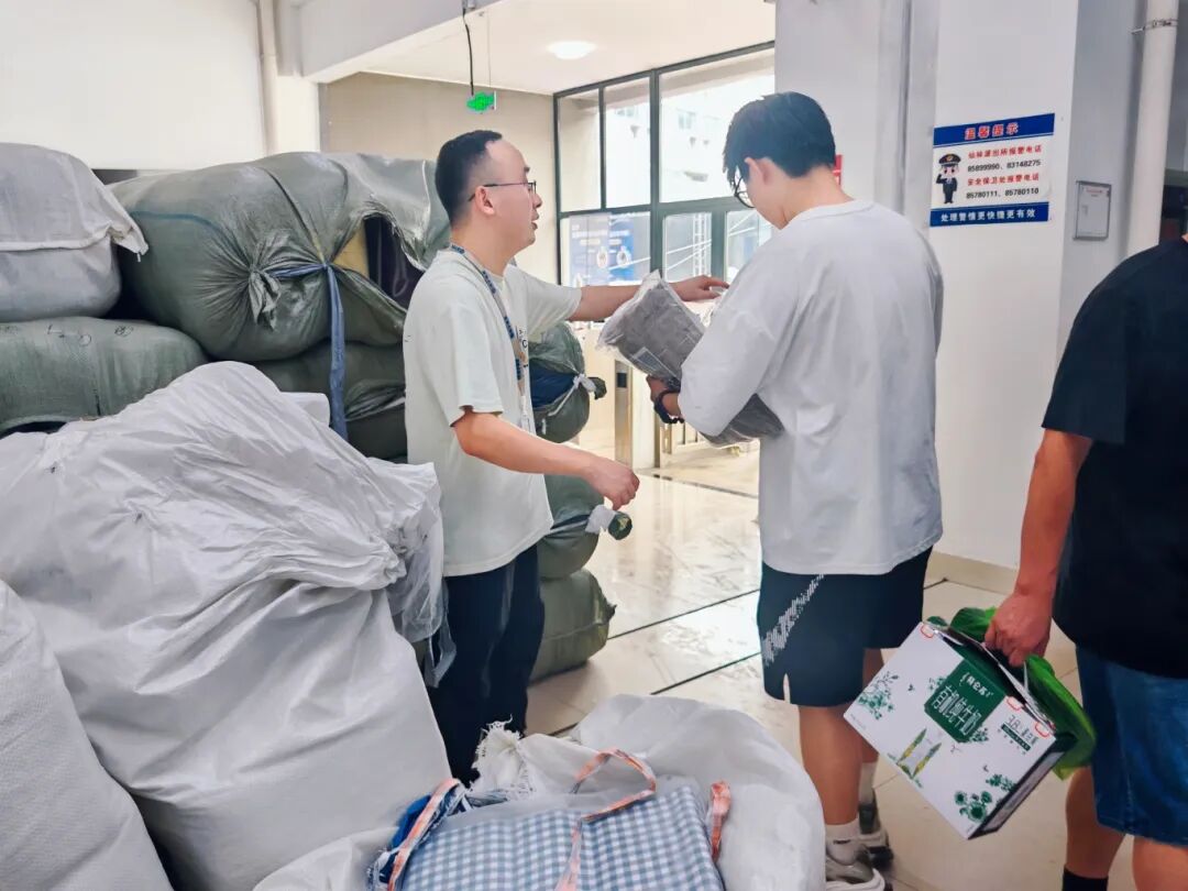 接送学员入营