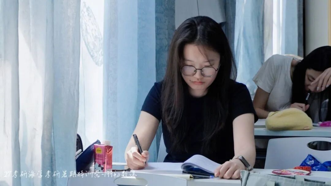 海学暑期集训营学员入营测评与阶段测试场景