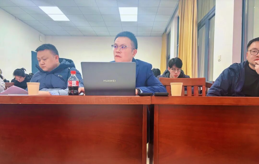 刘校长对考生模拟面试表现逐一点评并给出改进建议