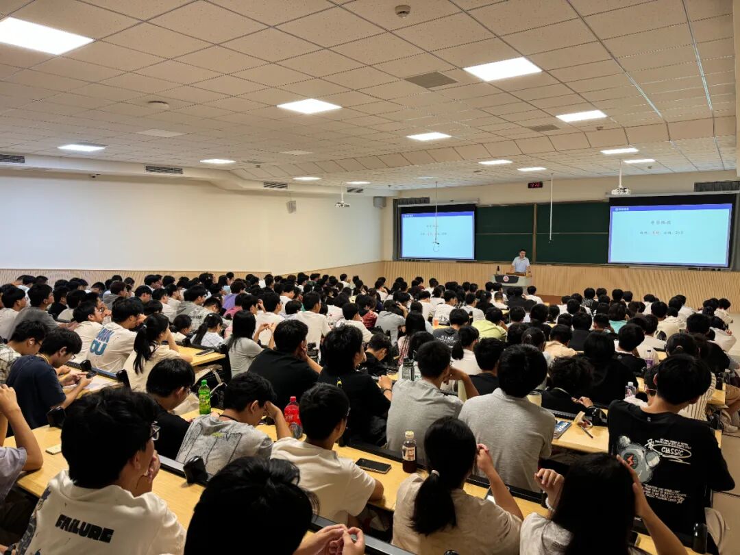 刘秀全校长为不同年级学子定制成长指南