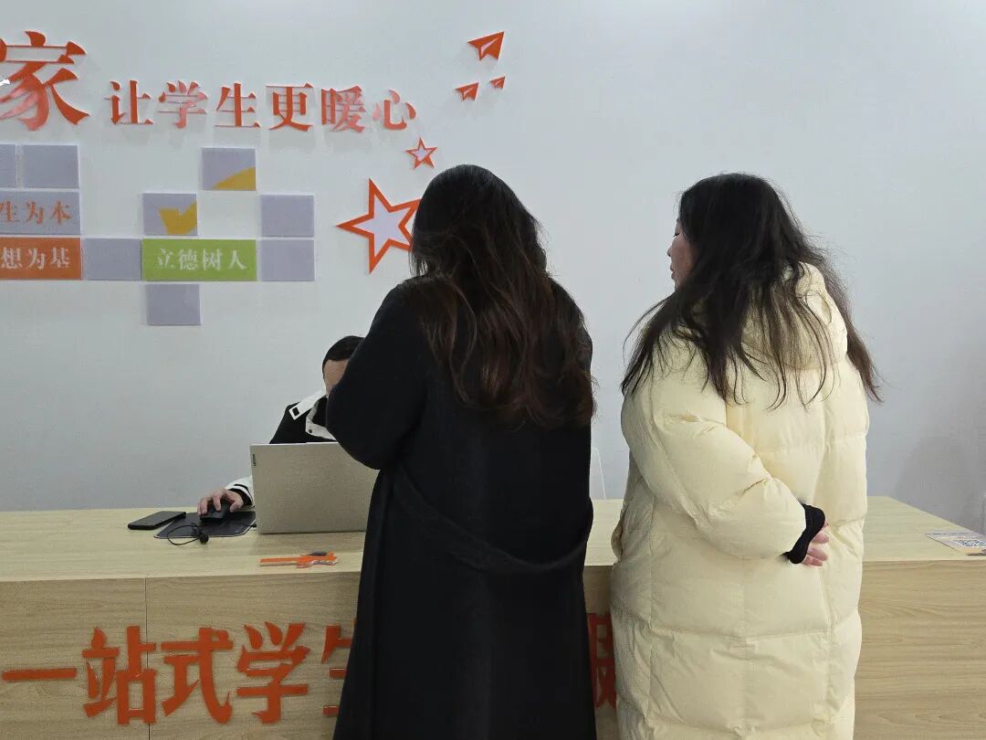 老师指导考研学生规划调剂方案