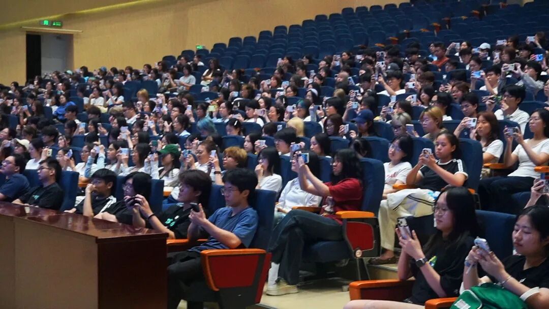 刘校长讲解美术与设计学院学生简历核心竞争力