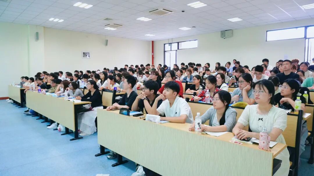 刘校长分享大学四年规划与升学路径